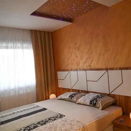 Mosaic Apartment *